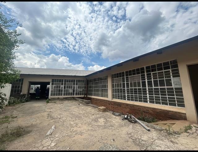 1,508M² WAREHOUSE TO LET IN NEWLANDS